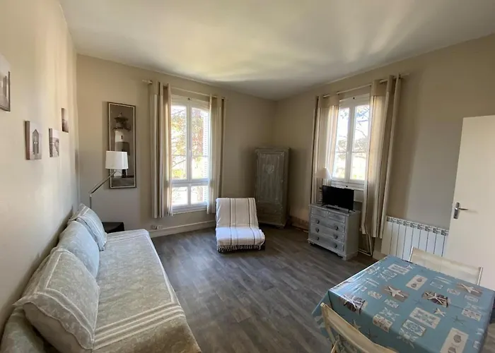 Lumineux & Commerces A Pied *